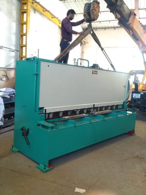 Semi-Automatic 50 - 60 Hz Fully Automatic Hydraulic Sheet Cutting Machine, For Industrial, 400 - 450 V