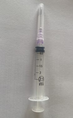 Plastic Centric 2.5 Ml Hypodermic Disposable Syringe, 24G