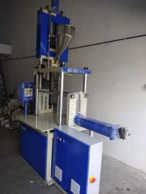 Stainless Steel PLC Type Vertical Injection Molding Machine, 100, 25