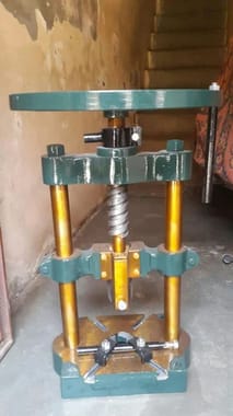 Cast Iron Double Column Fly Press, Automation Grade: Manual, Capacity: 500kg