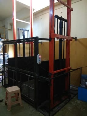 Se - 138 Industrial Goods Lift, For Factory, Capacity: <1 ton