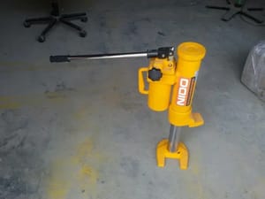Yellow NIDO HYDRAULIC JACK :- ND-JK 5, For Industrial