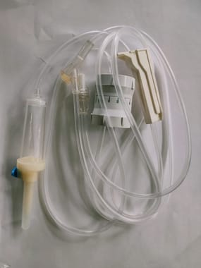 PVC INFUSION SET WITH DIAL TYPE FLOW REGULATOR